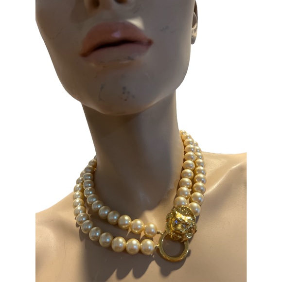 Kenneth Jay Lane Gold Lion and Cream 2 Strand Pearl Necklace - Picture 3 of 8